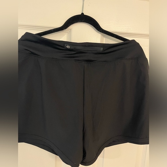 Athletic shorts - Picture 2 of 2